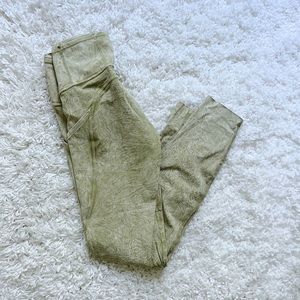 Fast and free tight ice dye